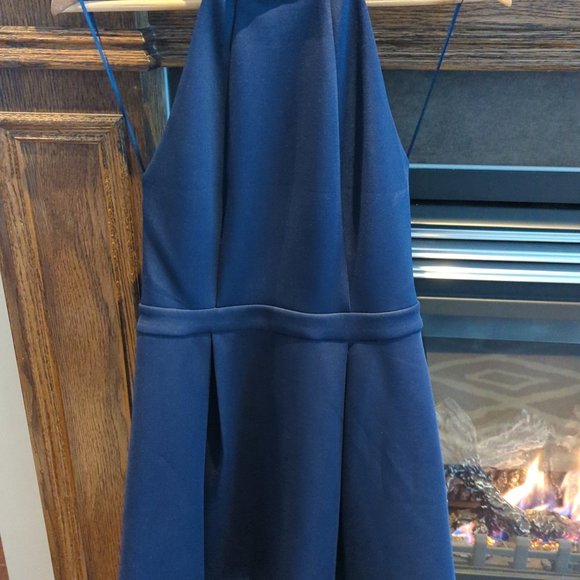 Backless halter dress - Picture 1 of 2